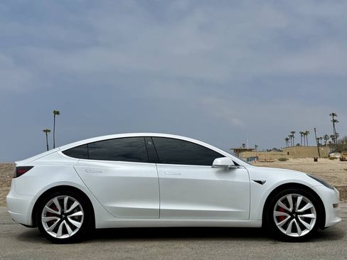 Used 2020 Tesla Model 3 Standard Range Plus RWD image 5