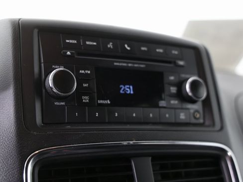 Used 2016 Dodge Grand Caravan SE image 17