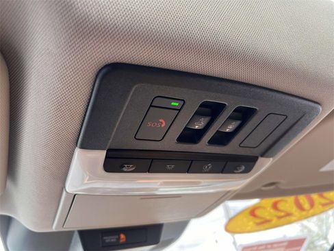 Used 2022 Nissan Rogue Platinum w/ Head-Up Display Package image 32