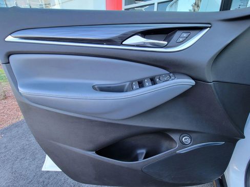 Used 2018 Buick Enclave FWD image 19