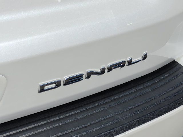 Used 2023 GMC Yukon Denali w/ Denali Reserve Package RWD image 8