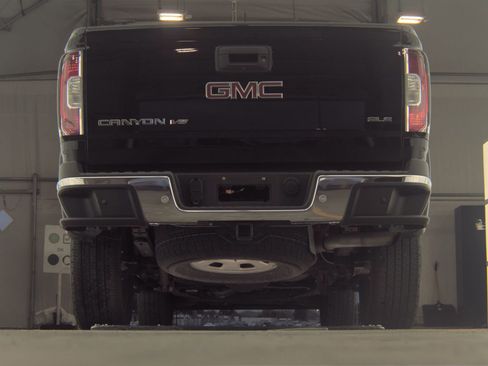 Used 2019 GMC Canyon SLE w/ Driver Alert Package image 8