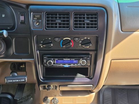 Used 2002 Toyota Tacoma 4x4 Regular Cab w/ Enhancement Pkg image 14
