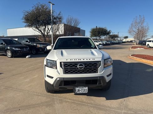 Certified 2024 Nissan Frontier SV image 8
