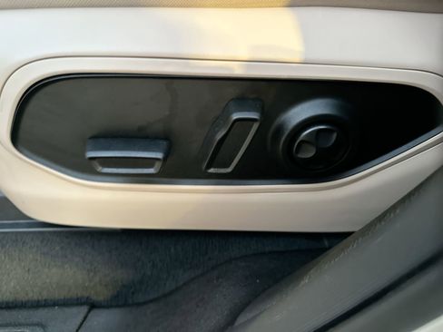 Used 2025 Jeep Grand Cherokee Limited image 12