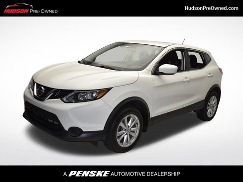 Used 2017 Nissan Rogue Sport S w/ S Appearance Package FWD image 1