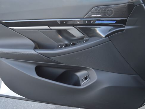 Used 2025 BMW 530i xDrive 530i xDrive w/ Premium Package image 13