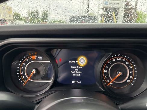 Used 2025 Jeep Wrangler Unlimited Rubicon AWD/4WD image 29