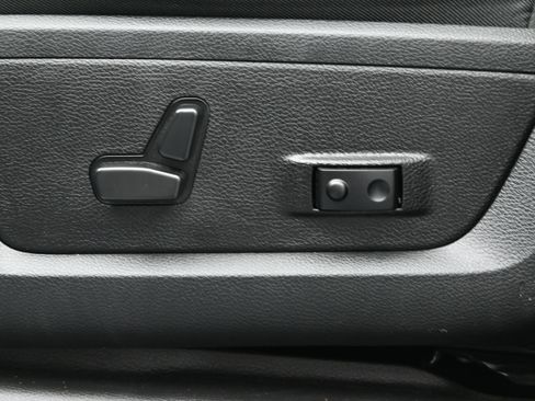 Used 2024 RAM 2500 Big Horn w/ Night Edition AWD/4WD image 11
