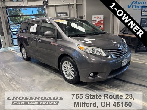 Used 2017 Toyota Sienna XLE image 1