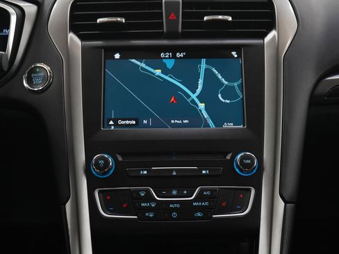 Used 2017 Ford Fusion SE w/ Fusion SE Technology Package image 15