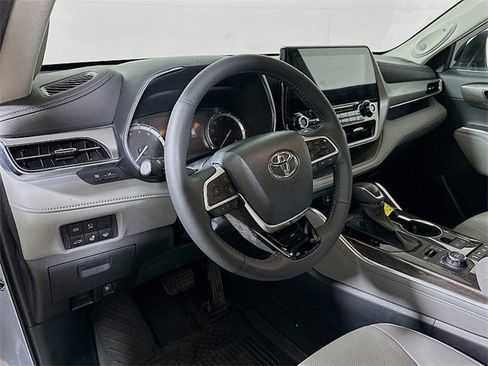 Used 2022 Toyota Highlander Platinum image 9