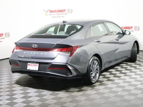 Used 2024 Hyundai Elantra SEL FWD image 5