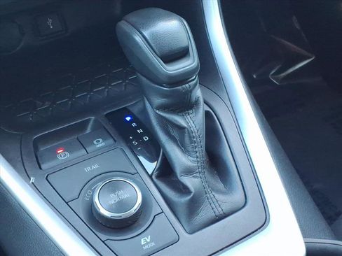 Used 2021 Toyota RAV4 XLE image 23