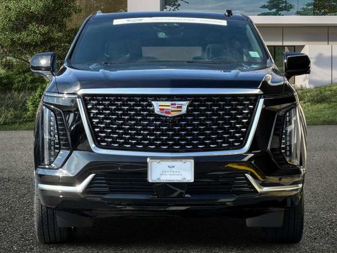 Certified 2025 Cadillac Escalade ESV Premium Luxury image 38