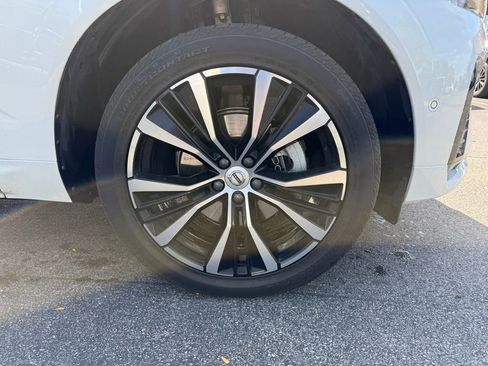 Used 2023 Volvo XC60 B5 Plus image 27