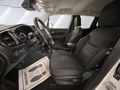Used 2017 Jeep Renegade Altitude image 7