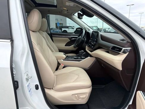 Used 2022 Toyota Highlander Limited AWD/4WD image 22