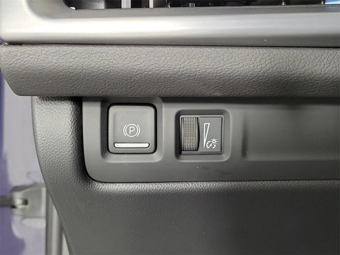 Certified 2025 Cadillac XT4 Premium Luxury image 30