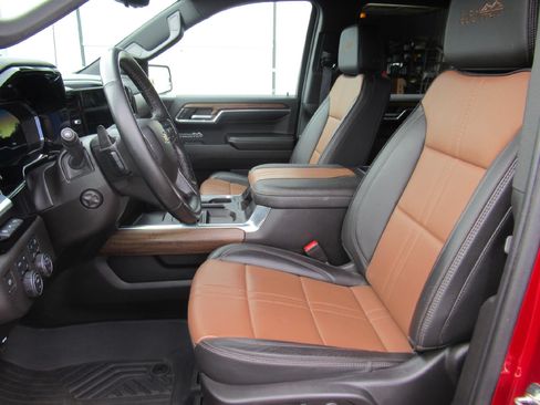 Certified 2023 Chevrolet Silverado 1500 High Country w/ Technology Package AWD/4WD image 10