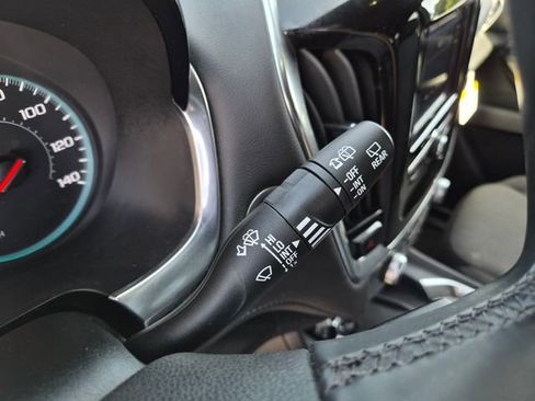 Used 2023 Chevrolet Traverse LT FWD image 22