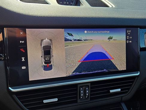 Used 2022 Porsche Cayenne E-Hybrid Coupe image 28