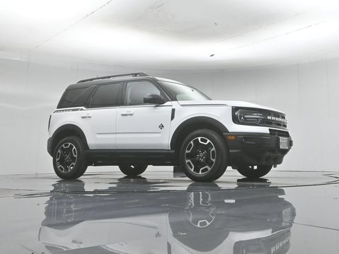 Used 2024 Ford Bronco Sport Outer Banks w/ Topo Graphic Package AWD/4WD image 4