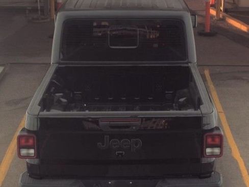 Used 2025 Jeep Gladiator Sport image 8