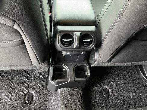 Used 2021 Jeep Wrangler Unlimited Sport image 28