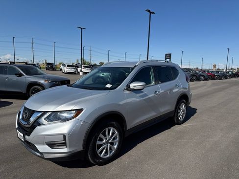 Used 2018 Nissan Rogue SV AWD/4WD image 3