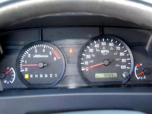 Used 2018 Isuzu NPR image 9