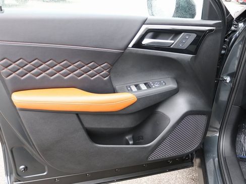 Used 2025 Mitsubishi Outlander SEL image 14