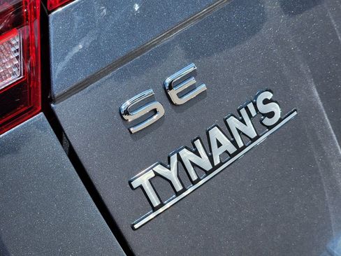 Certified 2022 Volkswagen Tiguan SE R-Line AWD/4WD image 8