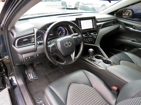 Used 2021 Toyota Camry SE image 12