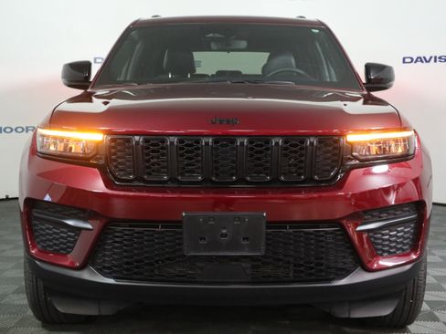 Used 2024 Jeep Grand Cherokee Altitude AWD/4WD image 13