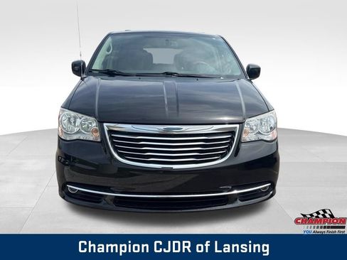 Used 2014 Chrysler Town & Country Touring FWD image 11