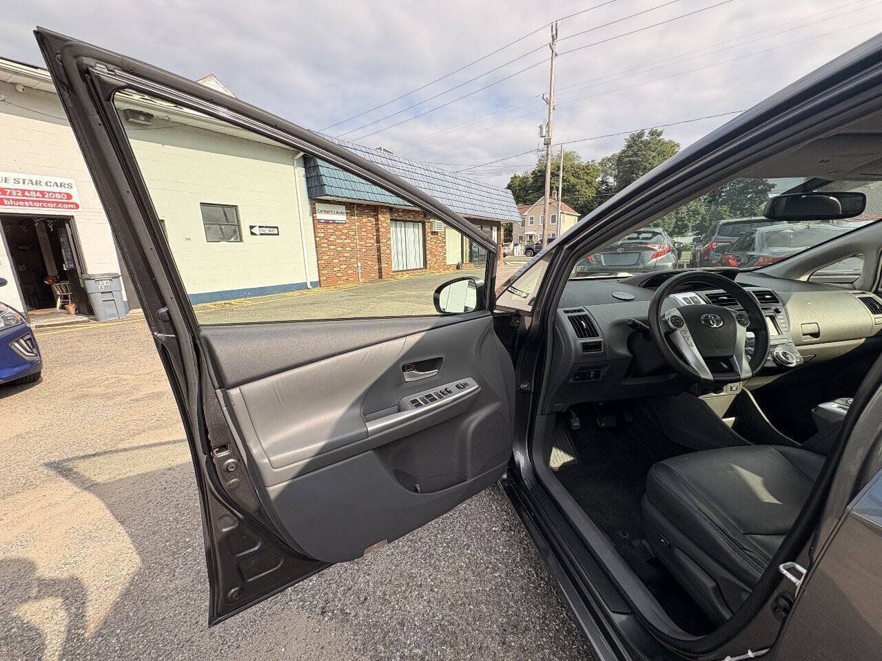Used 2012 Toyota Prius V Five FWD image 13