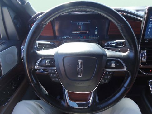 Used 2024 Lincoln Navigator L Reserve AWD/4WD image 12