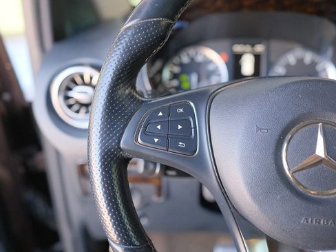 Used 2018 Mercedes-Benz Metris Passenger image 14