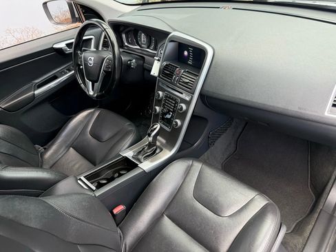 Used 2016 Volvo XC60 T5 Premier w/ Proximity Package image 12