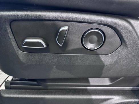 Used 2021 Cadillac Escalade Premium Luxury image 11