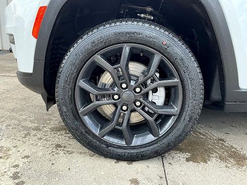 New 2025 Jeep Grand Cherokee L Limited image 12