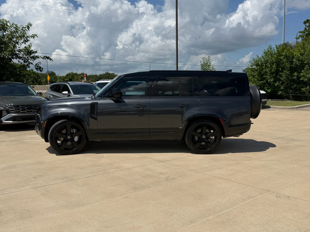 Used 2023 Land Rover Defender 130 X-Dynamic SE AWD/4WD image 2