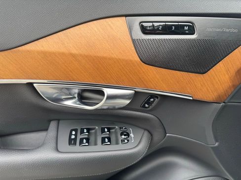 Used 2022 Volvo XC90 T6 Momentum w/ Advanced Package image 17