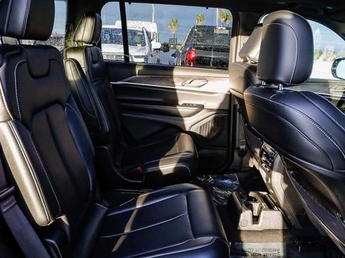 Certified 2024 Jeep Grand Cherokee L Limited w/ Luxury Tech Group II image 20