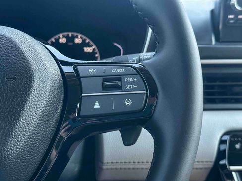 New 2025 Honda Pilot Touring image 17