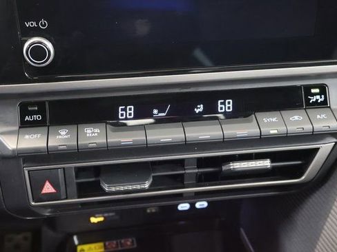 Used 2025 Toyota Camry SE image 23