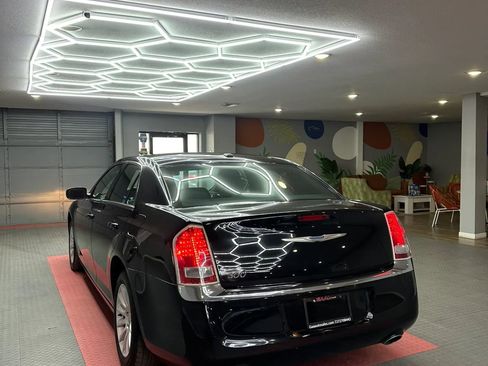 Used 2013 Chrysler 300 RWD image 4