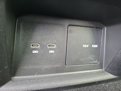 Used 2023 Volkswagen Atlas Cross Sport SEL image 17