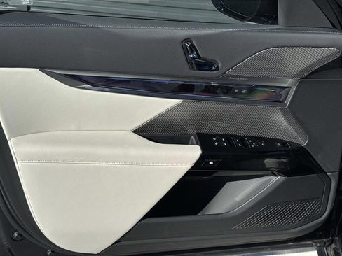 Used 2024 BMW 760i xDrive image 21